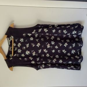 Daniel Rainn navy blue blouse with scalloped detail, size XL.